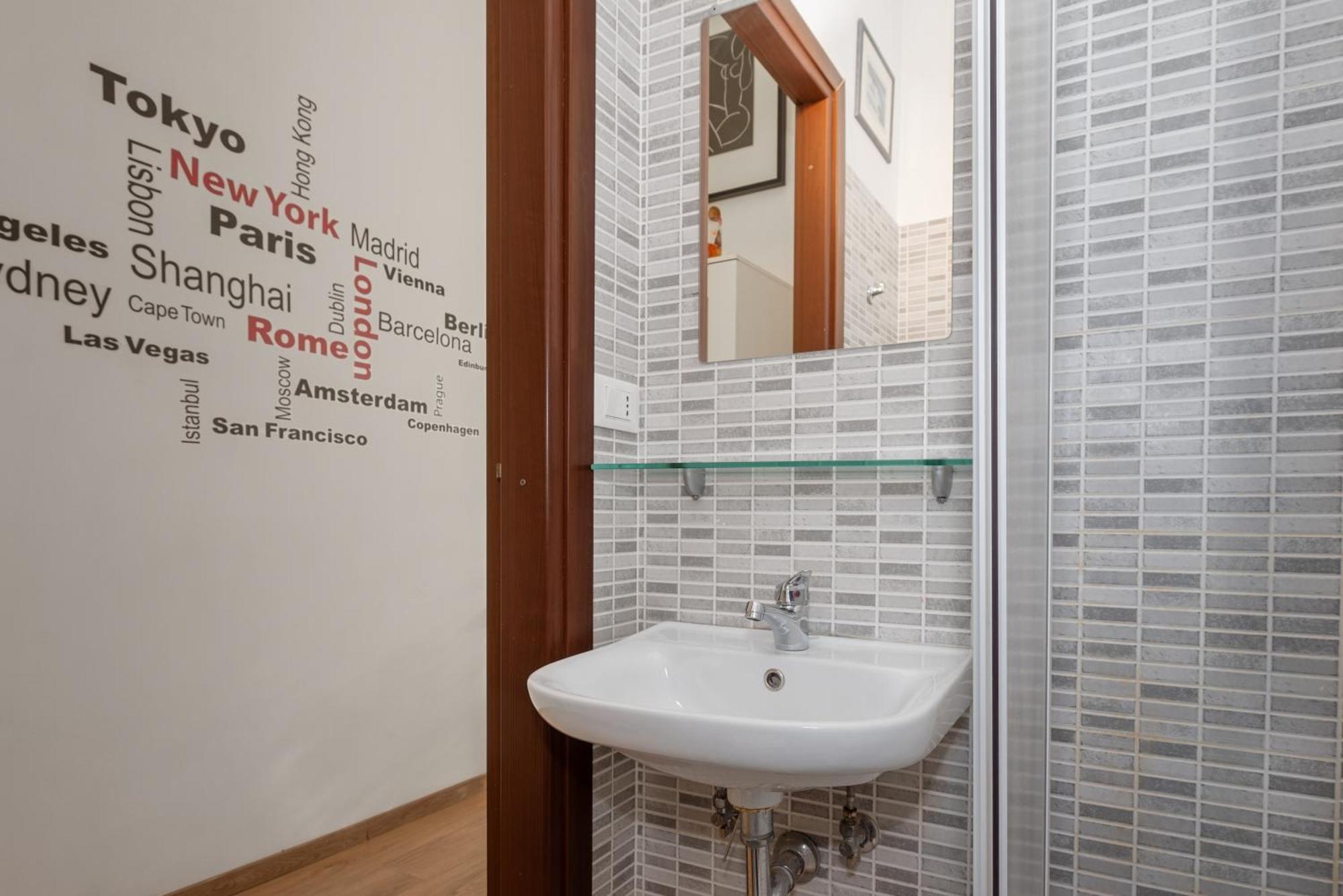 Central Little Basic Apartment Rome Luaran gambar
